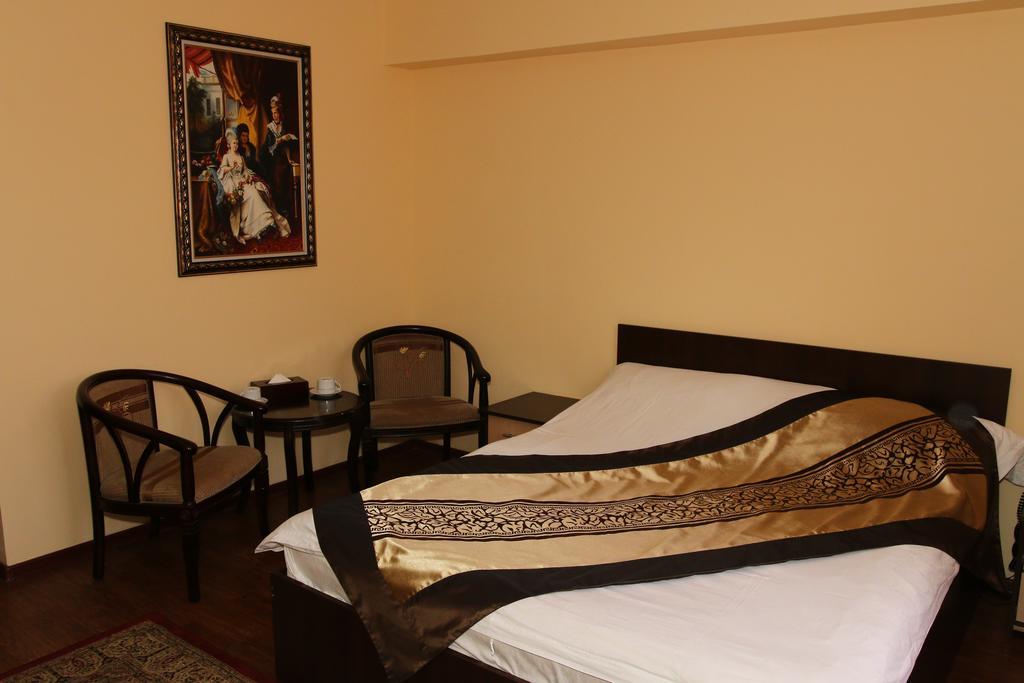 Kausar Hotel อัลมาตี ภายนอก รูปภาพ